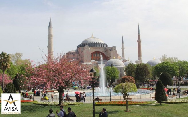 آشنایی با توریستی‌ترین میدان‌های استانبول
