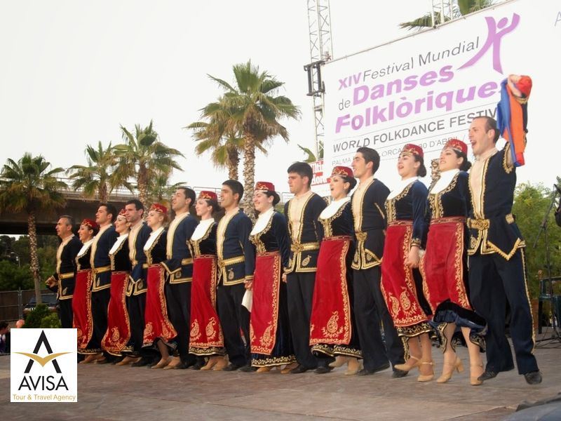 تماشای رقص محلی ارمنی