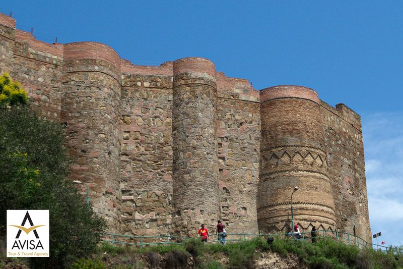 ویژگی‌های معماری و استراتژیک قلعه مادر گرجستان