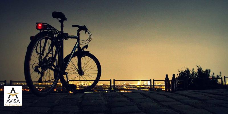 به سفر دوچرخه سواری شبانه بروید