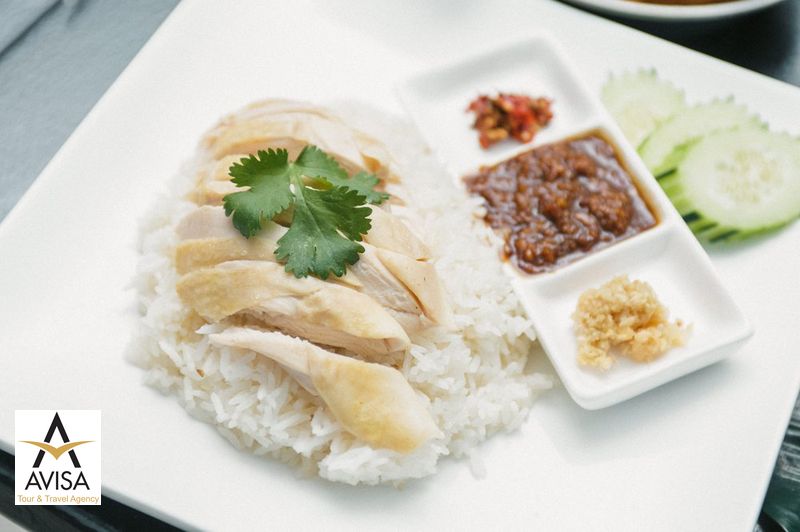 مرغ بخارپز و برنج (Khao Mun Gai)