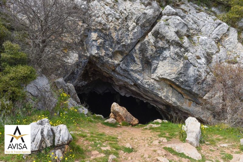  یونان، غار کوریکیان