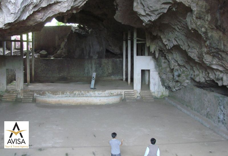 لائوس، استان هوآ فان، غارهای وی‌اِنگ ژای